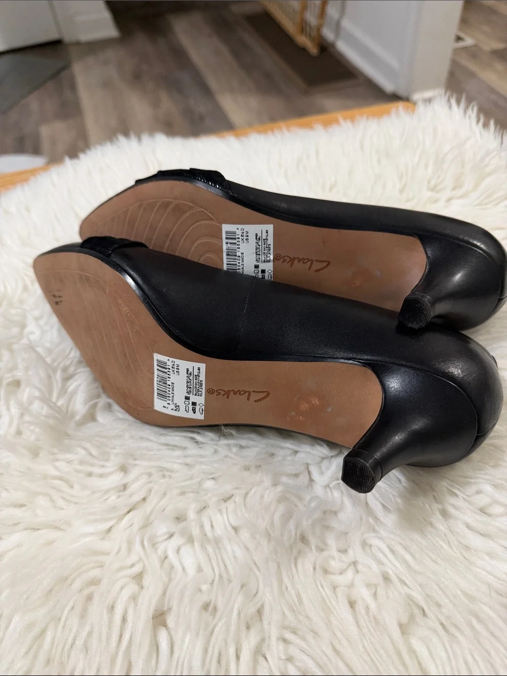 Clarks Black Leather Pointed Toe with Layered Textured Band Size 9 NWT